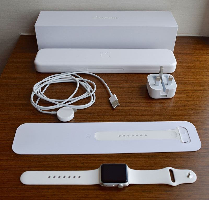 Tìm hiểu chi tiết về Apple Watch Series 1, nên mua bản thép hay nhôm? 16 Các phụ kiện bên trong đi kèm theo máy